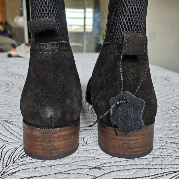 NWOB EUC Oobash Shari Chelsea Suede Boot Black Women Size 9 - Picture 9 of 13